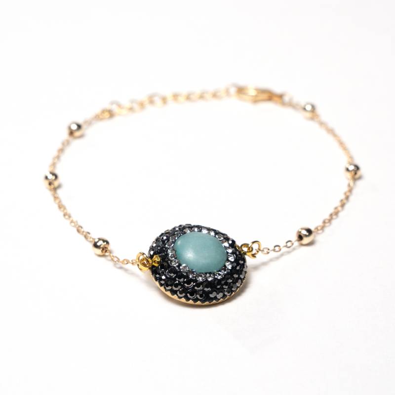 Handcrafted Embla chain bracelet featuring a centered blue quartz stone on a polished gold-plated link chain - Anima Collection by iottigleam