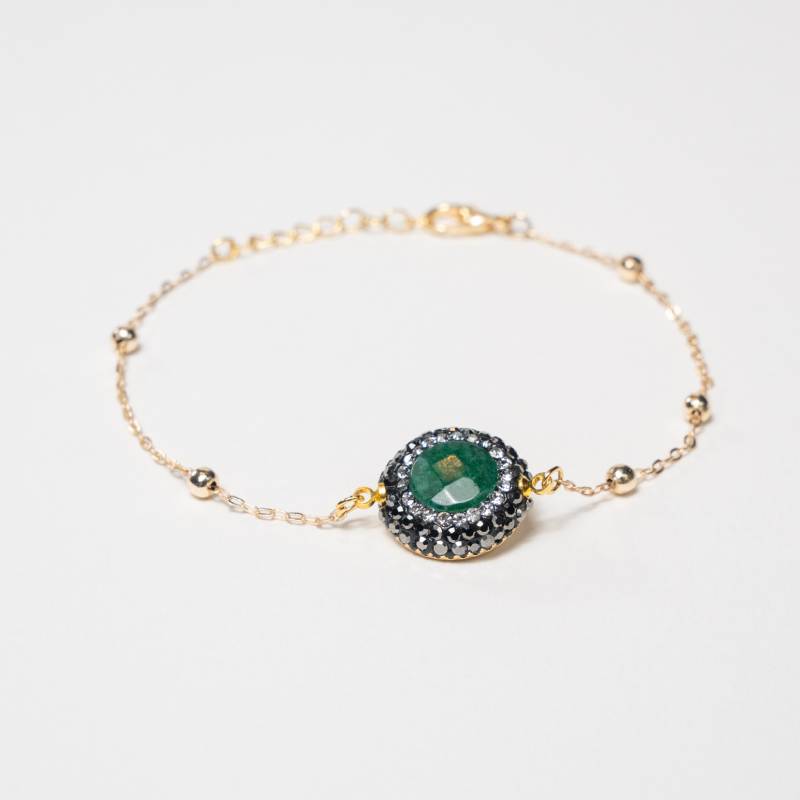 Handcrafted Embla chain bracelet featuring a centered green quartz stone on a gold-plated link chain - Anima Collection by iottigleam