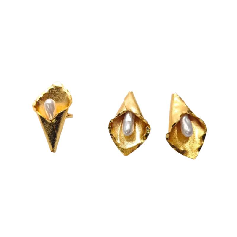 Handcrafted Firenze accessory set featuring gold-plated calla lily earrings and a matching ring with internal pearl - Modena Collection by iottigleam