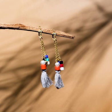 IottiGleam gold-plated accessory set with natural stones; elegant handcrafted pieces for special occasions and daily wear, sold in Lebanon.