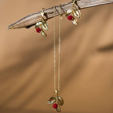 IottiGleam handmade necklace featuring a classy aesthetic for everyday wear and special occasions; unique gold-plated accessory sold in Lebanon.