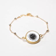 Handcrafted Iris I chain bracelet featuring a centered natural sea shell on a polished gold-plated link chain - Anima Collection by iottigleam