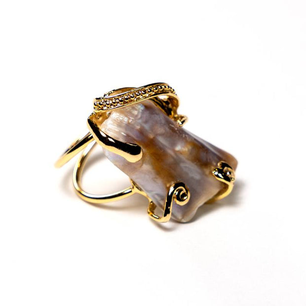 Handcrafted Marama ring featuring a white iridescent baroque pearl with an organic shape on a gold-plated band - Anima Collection by Iottigleam