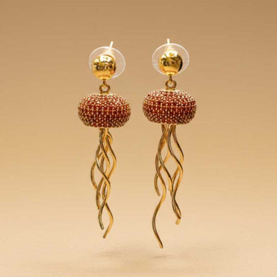 Small-batch handmade gold-plated accessories by IottiGleam; unique pieces featuring natural stones and artisanal quality.